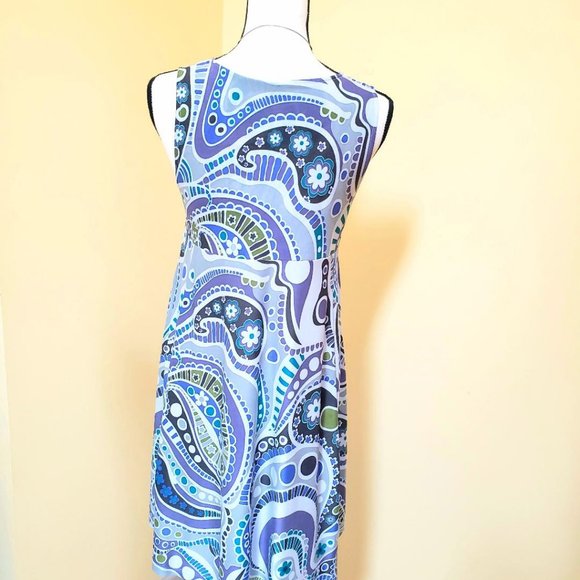 Flowy pullover patterned dress with pockets! - Picture 4 of 6